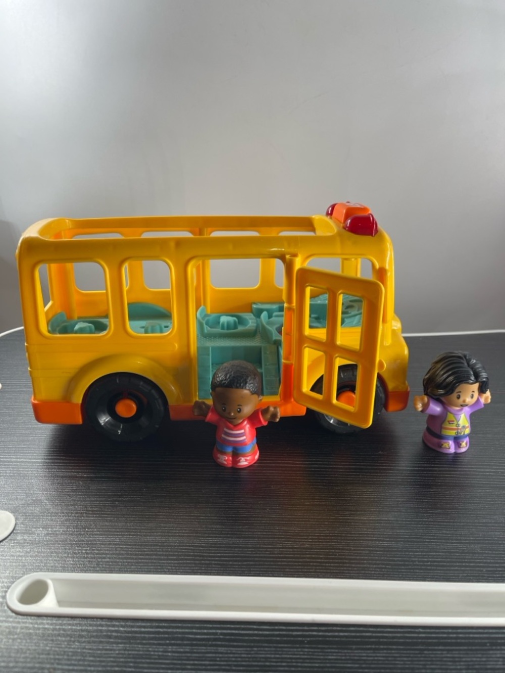 Fisher-Price Little People School Bus Musical Toddler Toy Vehicle with 2 Figures